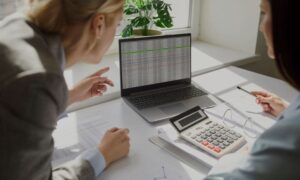 Por que empresas lucrativas quebram por falta de caixa